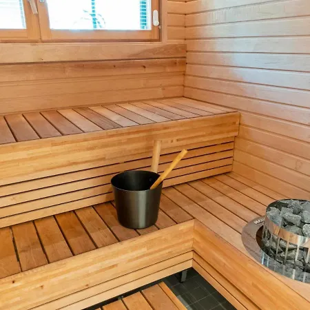 Holiday Mannikko *